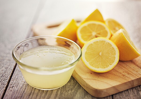 freshly-squeezed-lemon-juice-small-bowl
