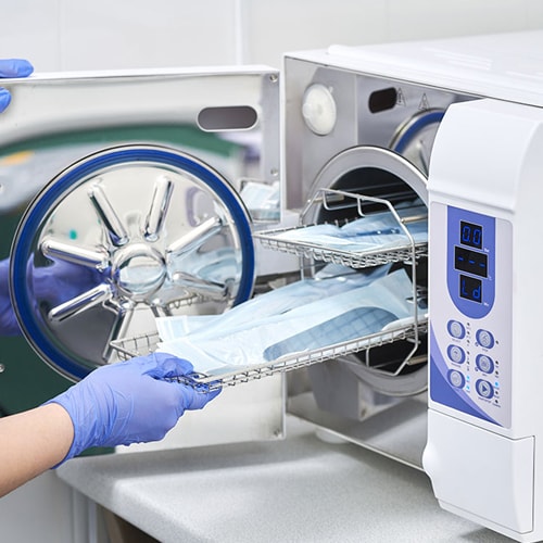 sterilizing-medical-instruments-autoclave-dental-office